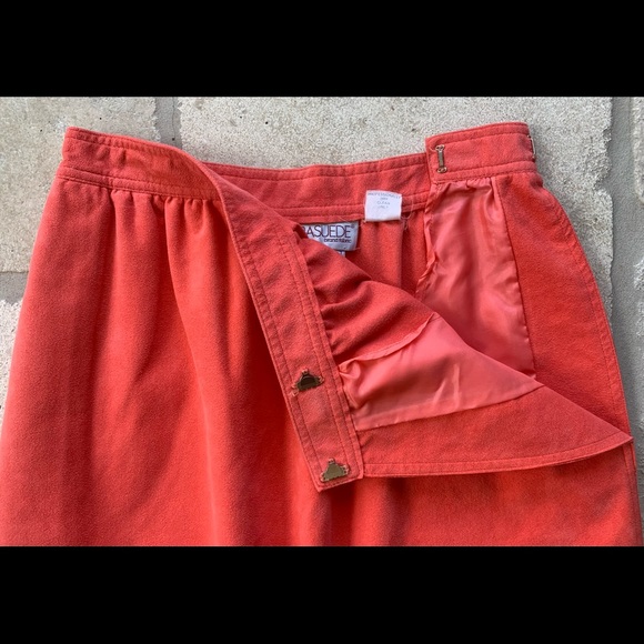 80s Vintage Saks Fifth Avenue UltraSuede Skirt Set - Picture 9 of 16